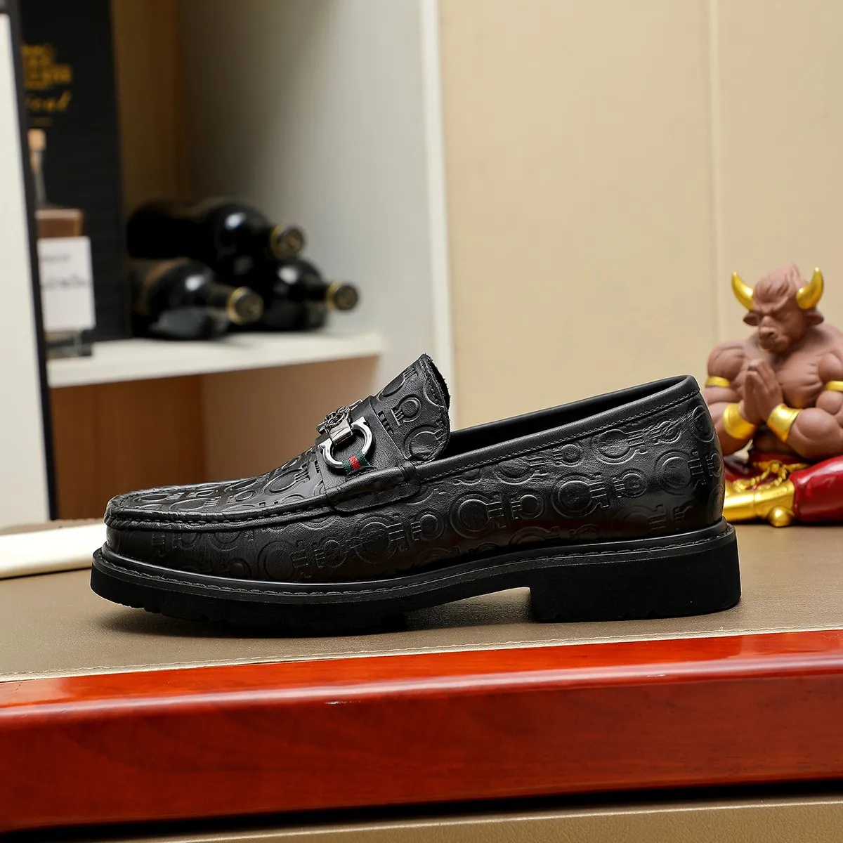 Men's shoes 💰500 Ferragamo [Ferragamo] top imported suit men's shoes 💯Original copy of the official website, product materials: selected imported embossed calfskin + luxury hardware buckle accessories ~ imported water-dyed cow 🐂 leather lining. Strong three-dimensional visual effect, original combination outsole, multiple colors available😘 Size: 38-44 (.45.46. Customized)